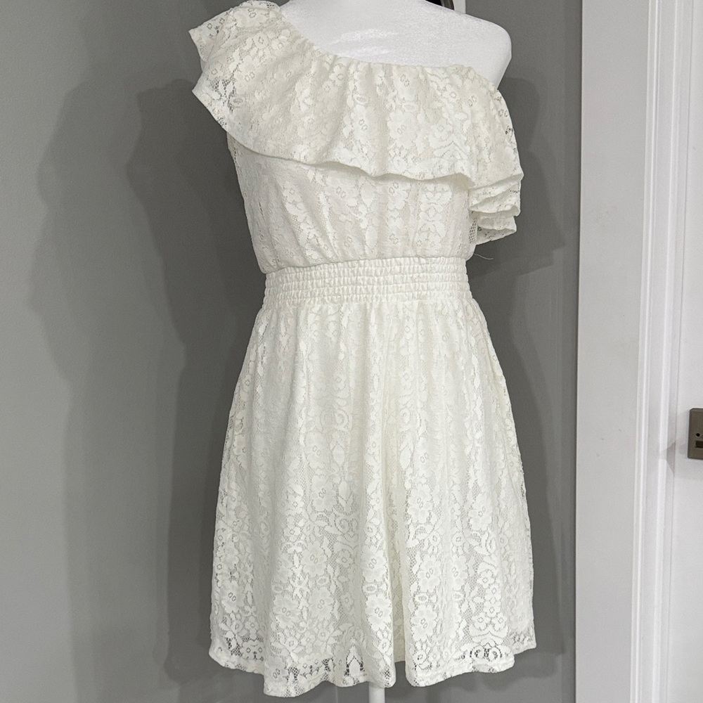 Elegant White Lace One-Shoulder Dress